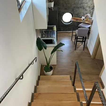 Streheza Nani Korce